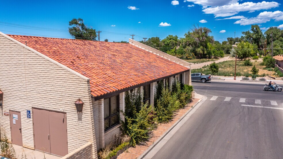 More Photos Of 333 E Main St, Farmington Office For Sale