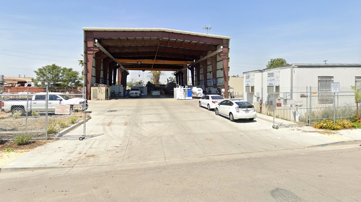 More Photos Of 1300 32nd St, Bakersfield Warehouse For Sale
