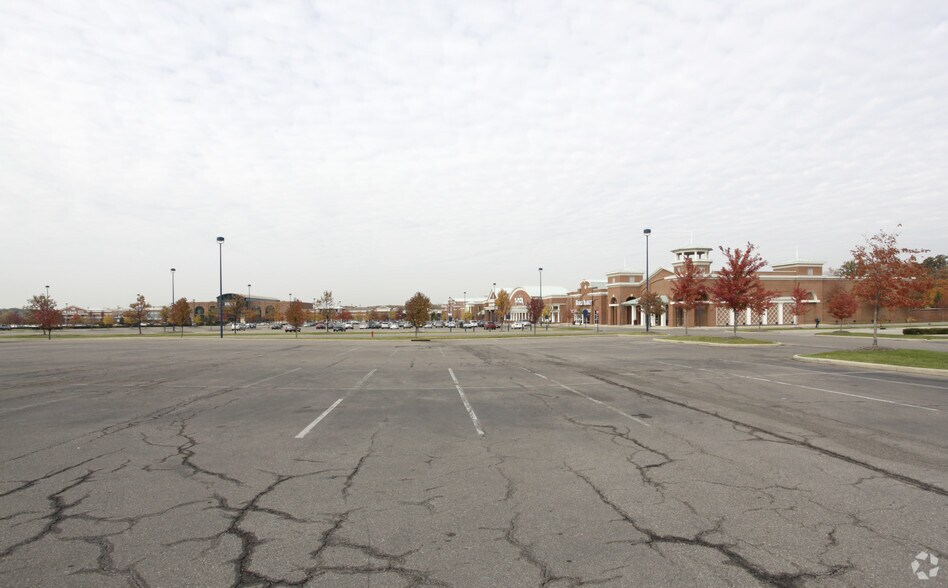 More Photos Of 3670-3780 Easton Market, Columbus General Retail For Lease