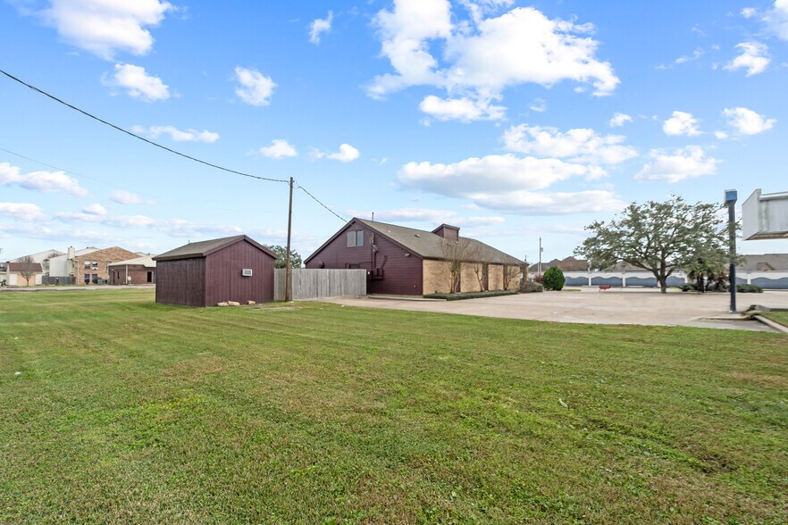 More Photos Of 1810 25th Ave N, Texas City Medical For Sale