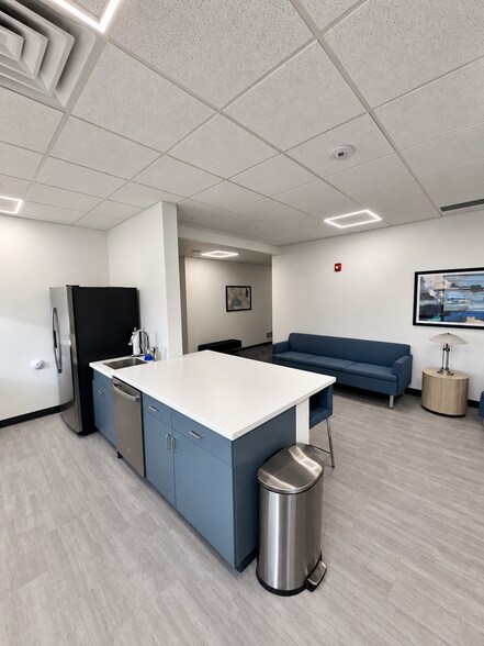 More Photos Of 310 Ohio St, Oshkosh Office For Sale