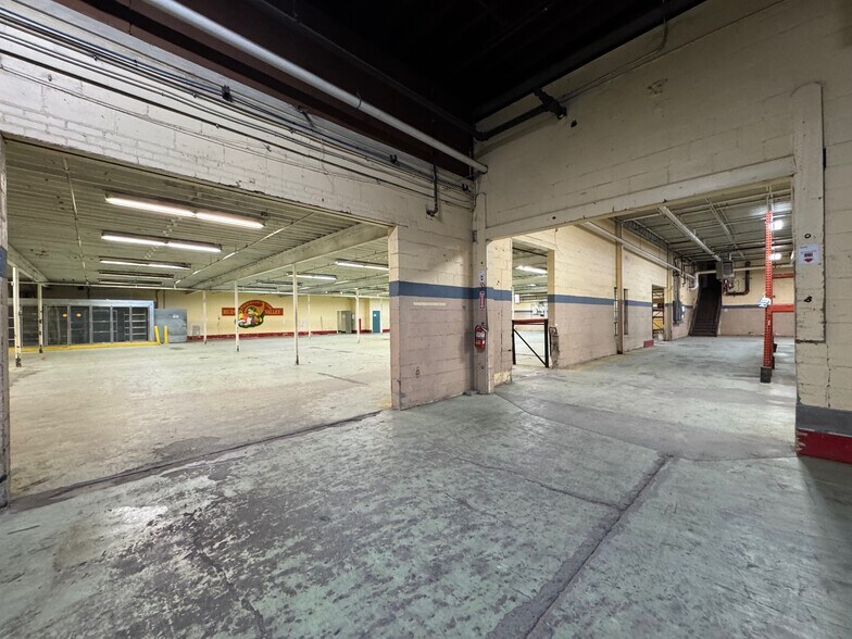 More Photos Of 195 Hudson St, Cornwall-on-Hudson Distribution For Lease