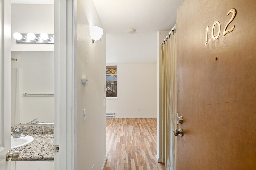 More Photos Of 802 N 43rd St, Seattle Apartments For Sale