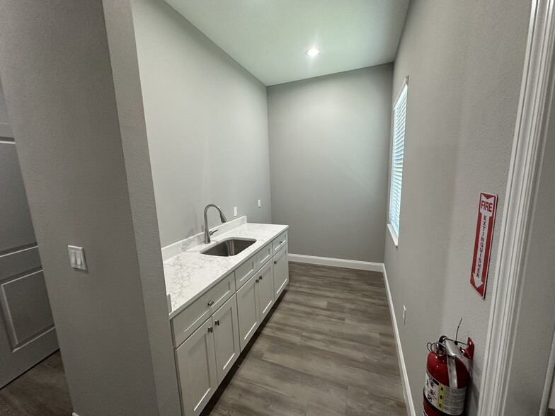 More Photos Of 708 Cactus Ridge Cir, Seffner Medical For Lease