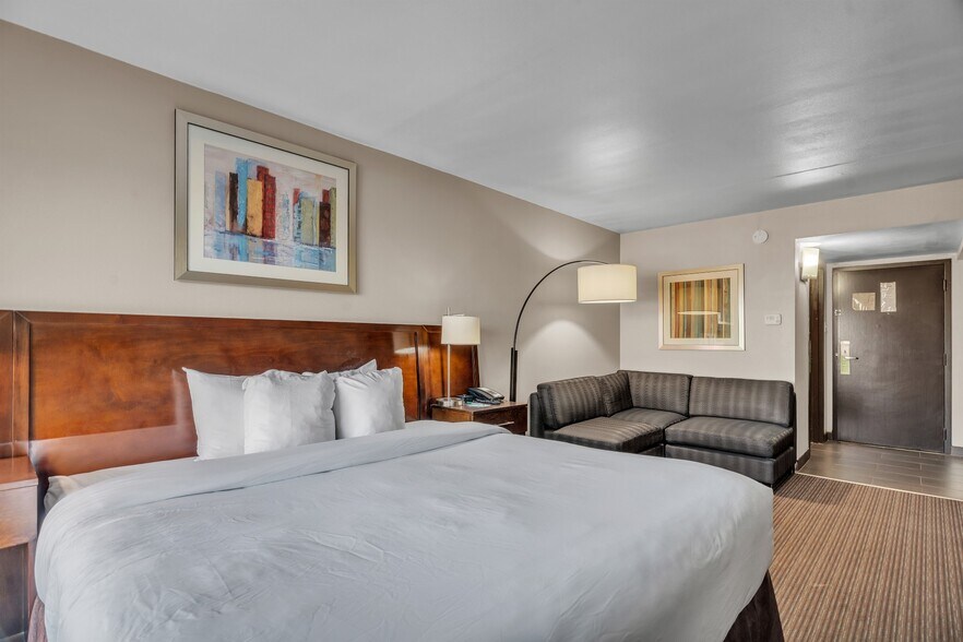 More Photos Of 3100 W Wall St, Midland Hotel For Sale