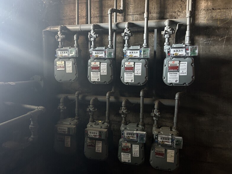 More Photos Of 820-823 S 22nd St, Milwaukee Apartments For Sale