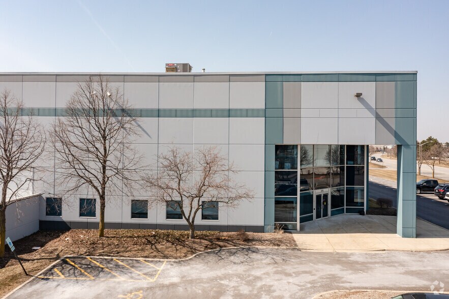 More Photos Of 888 Carol Ct, Carol Stream Distribution For Lease