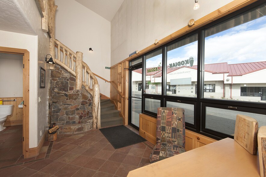More Photos Of 365 Warren Ave, Silverthorne Showroom For Lease