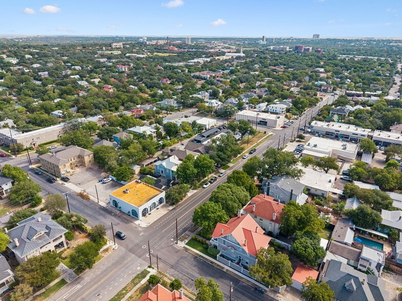 More Photos Of 117 W Mistletoe Ave, San Antonio Office For Sale