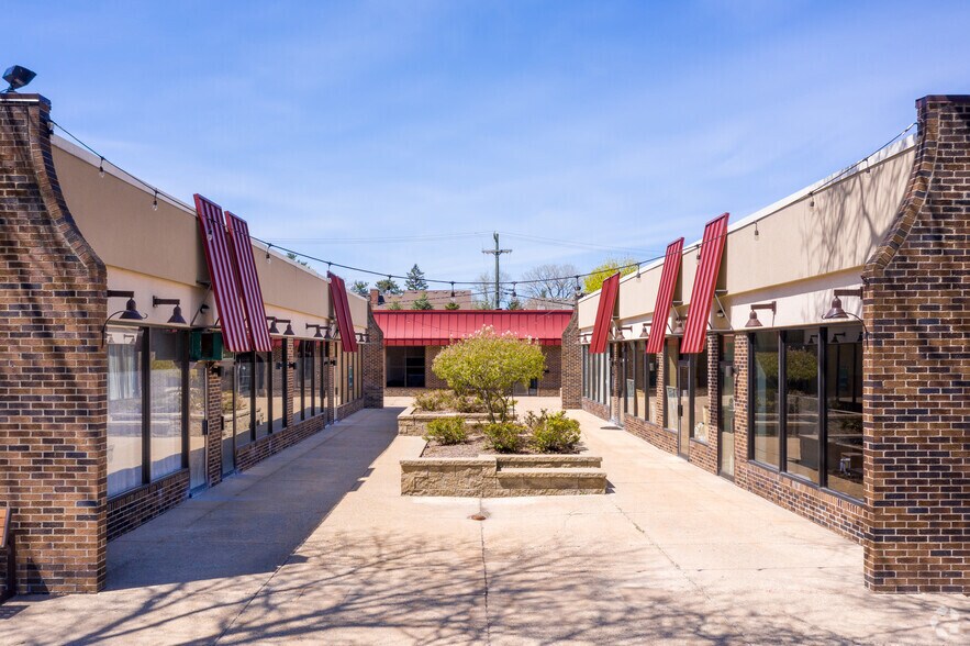 More Photos Of 19171-19191 Merriman Rd, Livonia Unknown For Lease