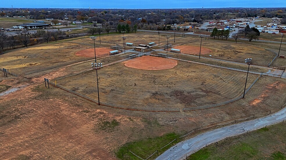 More Photos Of 400 W Martin Luther King Blvd, Duncan Sports And Entertainment For Sale