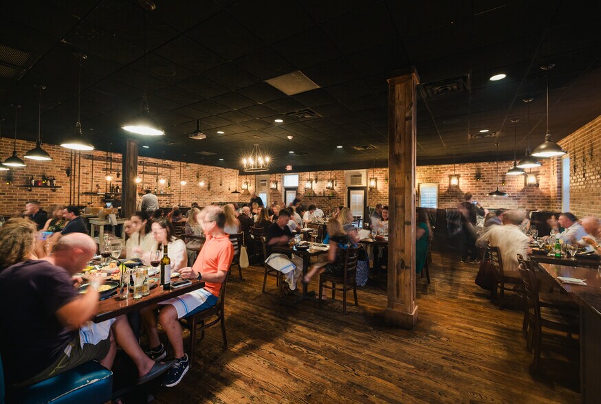 More Photos Of 102 S Second St, Wilmington Storefront Retail Residential For Sale