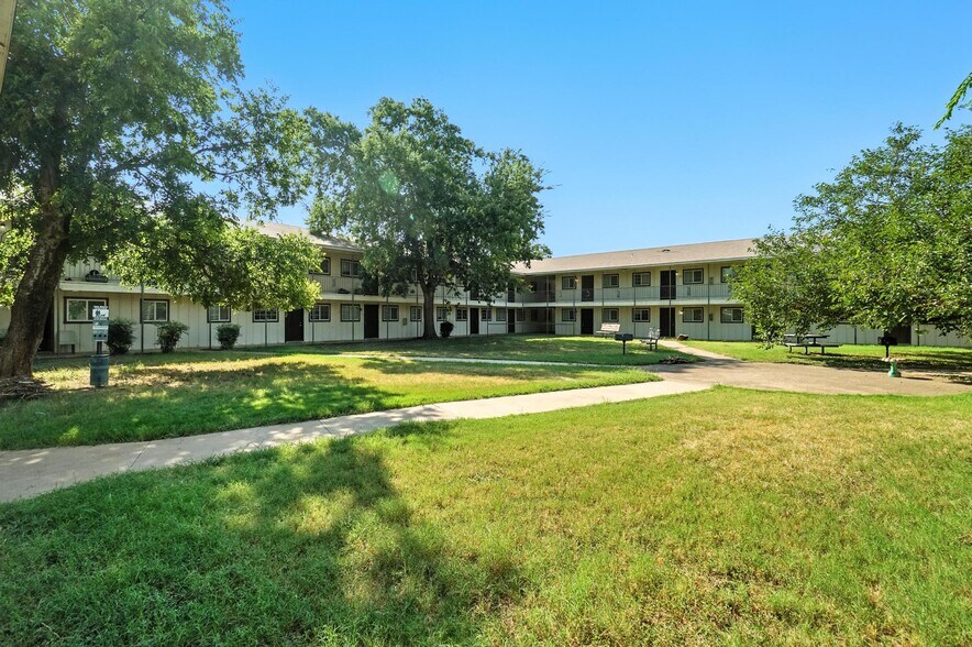 More Photos Of 1705 S 3rd St, Abilene Apartments For Sale
