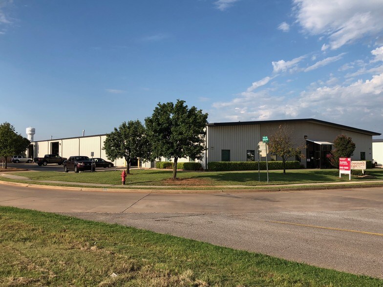More Photos Of 308 Westland Dr, Edmond Manufacturing For Sale