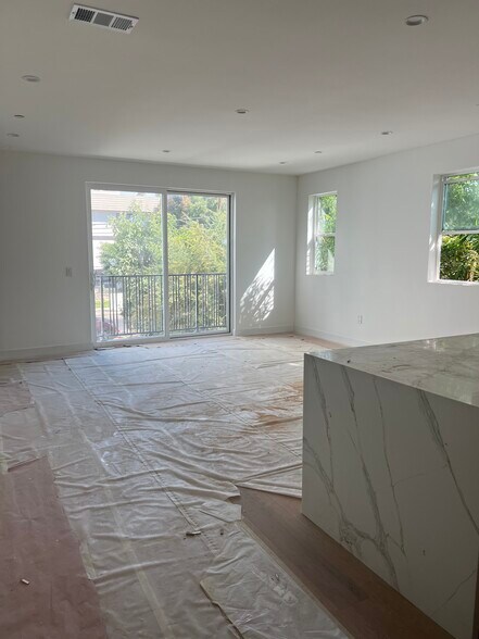More Photos Of 13694 Erwin St, Van Nuys Apartments For Lease