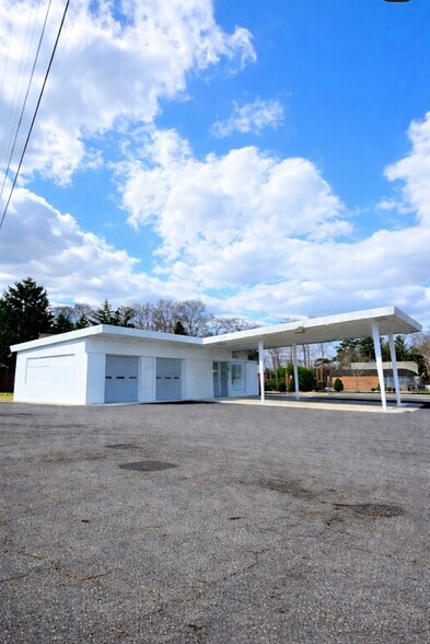 Primary Photo Of 735 Philadelphia Pike, Wilmington Service Station For Sale