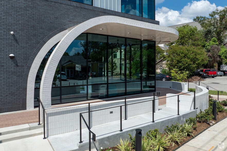 More Photos Of 1023 Studewood St, Houston Storefront Retail Office For Lease