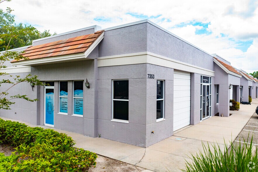 More Photos Of 7353 International Pl, Sarasota Light Distribution For Sale