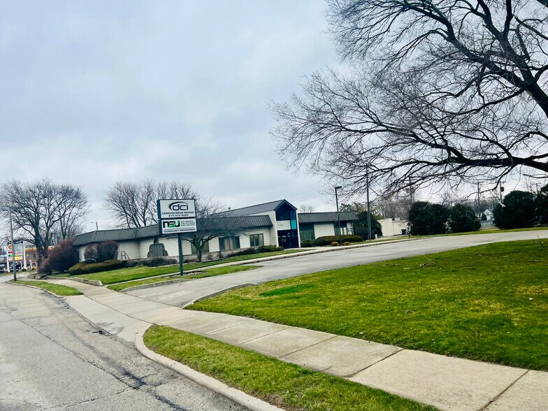 1234 N Water St, Decatur, IL 62521 Office For Sale