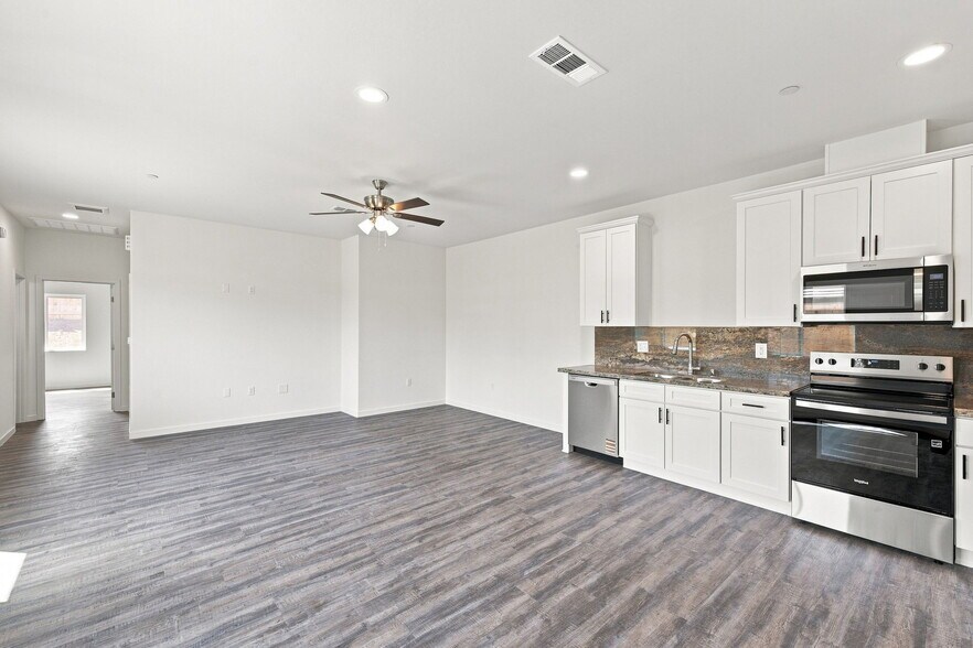 More Photos Of 9121 Prometheus Dr, Bakersfield Apartments For Sale