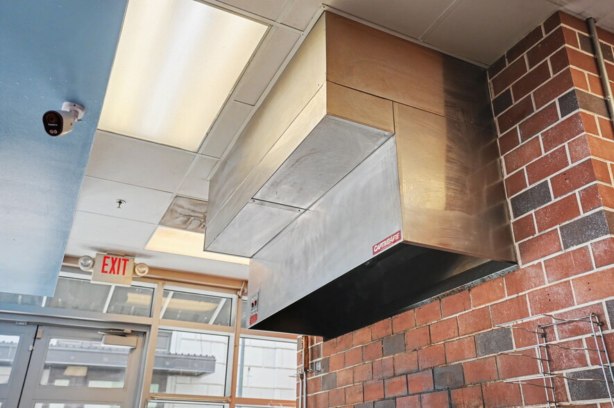 More Photos Of 110 W Bryan St, Savannah Freestanding For Lease