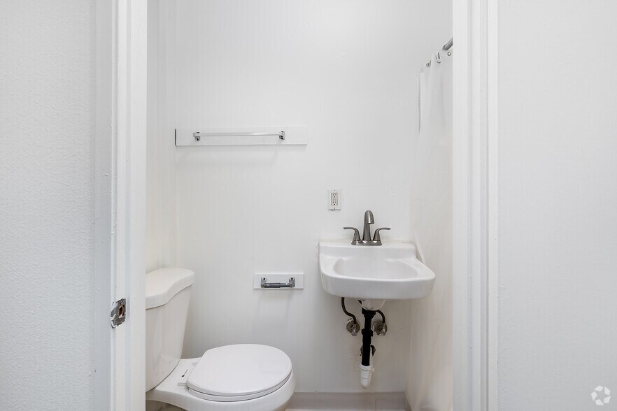 More Photos Of 710 S Broadway, Los Angeles Apartments For Lease