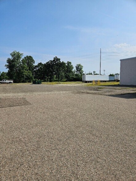 More Photos Of 415 N Lafayette St, South Lyon Industrial For Sale