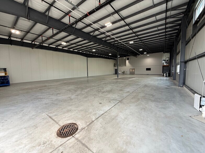 More Photos Of 72 W 64th St, Holland Manufacturing For Sale
