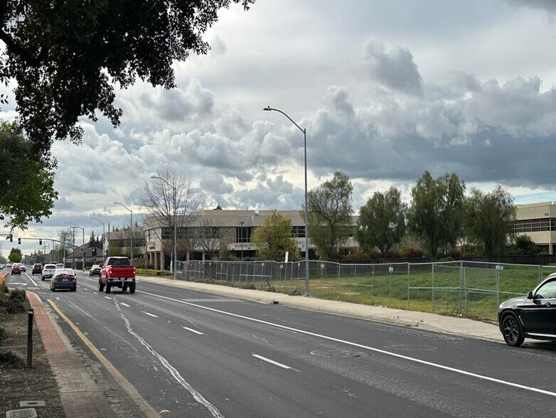 More Photos Of 1811-1813 W Kettleman Ln, Lodi Land For Sale