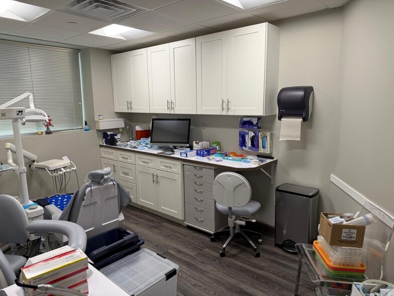 More Photos Of 131 Central Ave, Tarrytown Medical For Sale