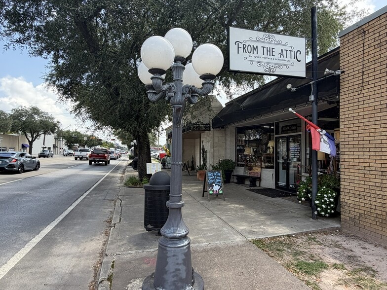 More Photos Of 315 W Main St, Tomball Storefront Retail Office For Lease