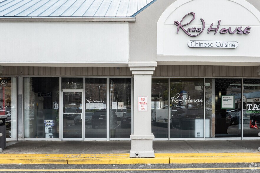 More Photos Of 725 River Rd, Edgewater General Retail For Lease