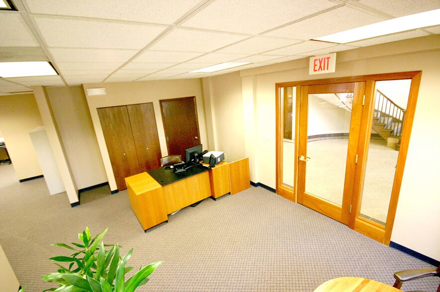 More Photos Of 4256 N Arlington Heights Rd, Arlington Heights Medical For Lease