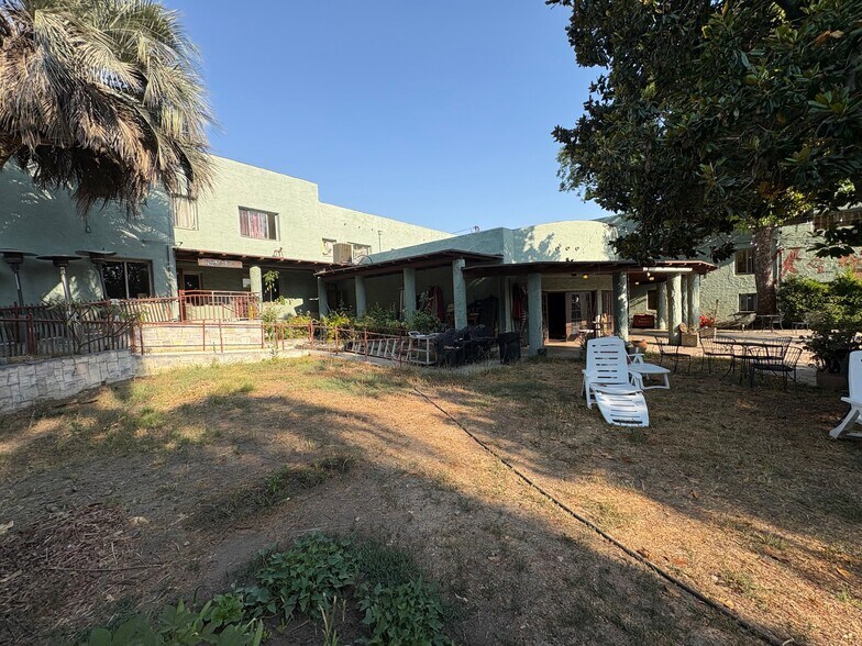 More Photos Of 301-317 W Foothill Blvd, Monrovia Storefront For Sale