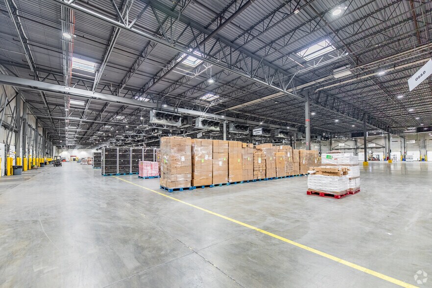 More Photos Of 8495 Goreway Dr, Brampton Warehouse For Lease