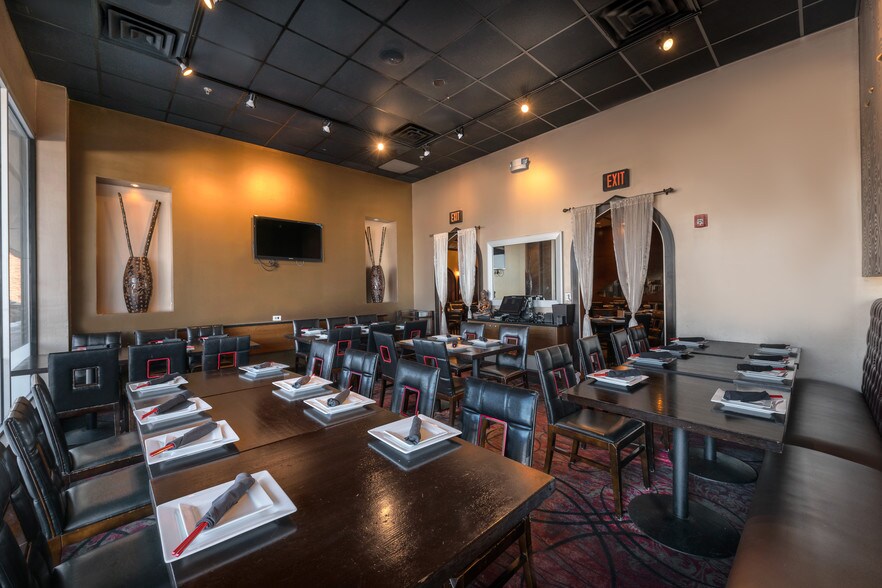 More Photos Of 675 W Golf Rd, Hoffman Estates Storefront For Lease