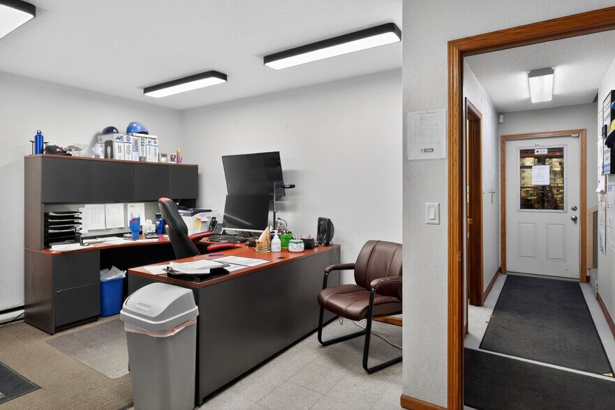 More Photos Of 2605 & 2609 S Carolyn Ave, Sioux Falls Industrial For Lease