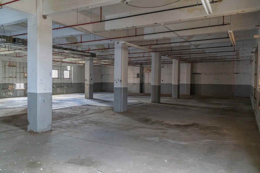 More Photos Of 1575 Lake St, Elmira Manufacturing For Lease