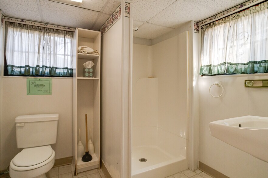 More Photos Of 407 W Pennsylvania Ave, Towson Office For Sale