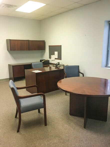 More Photos Of 2846 Industrial Plaza Dr, Tallahassee Research And Development For Lease