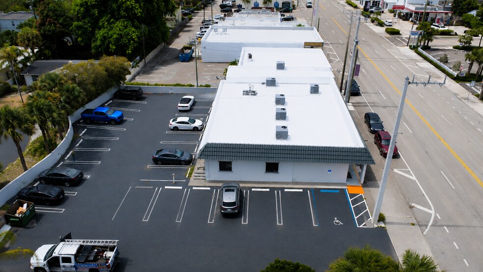 More Photos Of 3222 S Dixie Hwy, West Palm Beach Unknown For Lease