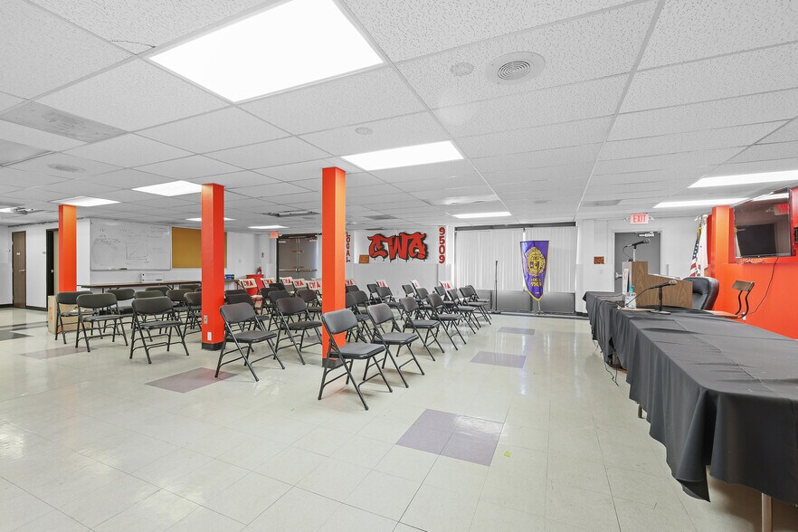 More Photos Of 7548 Trade St, San Diego Manufacturing For Sale