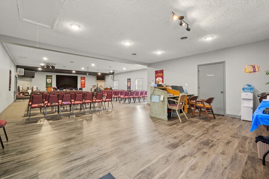 More Photos Of 1400 Paradise View St, Mansfield Office For Sale