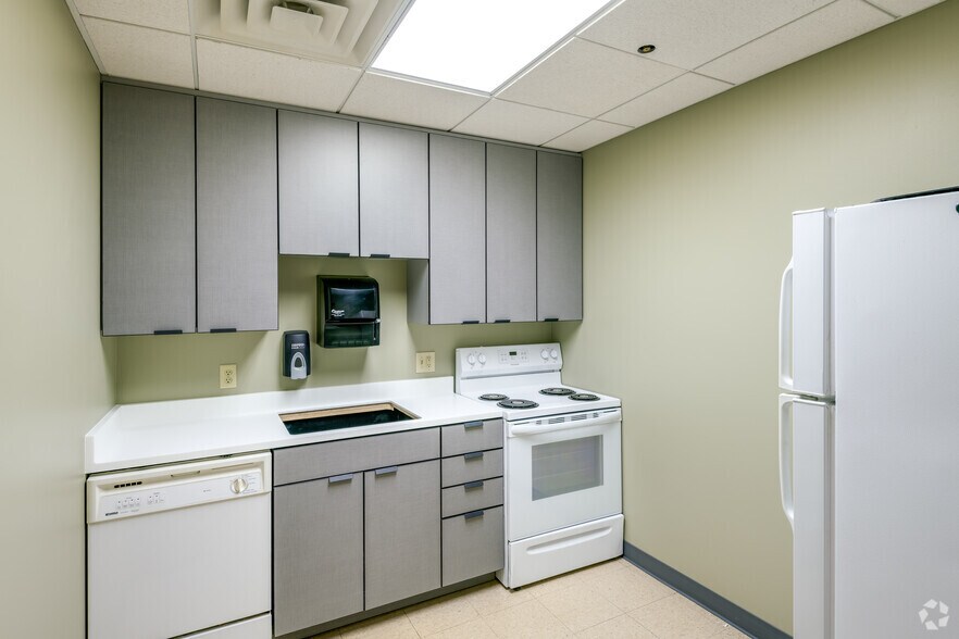 More Photos Of W139N9499 State Highway 145, Menomonee Falls Manufacturing For Sale