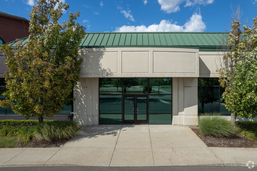 More Photos Of 5600 Crooks Rd, Troy Office For Lease