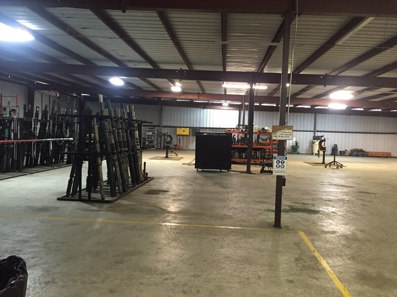 More Photos Of 3517 W Highway 90, Seguin Warehouse For Lease