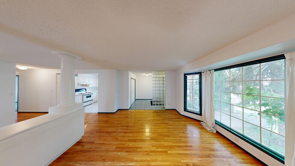 More Photos Of 10941 81 Av NW, Edmonton Dormitory For Sale