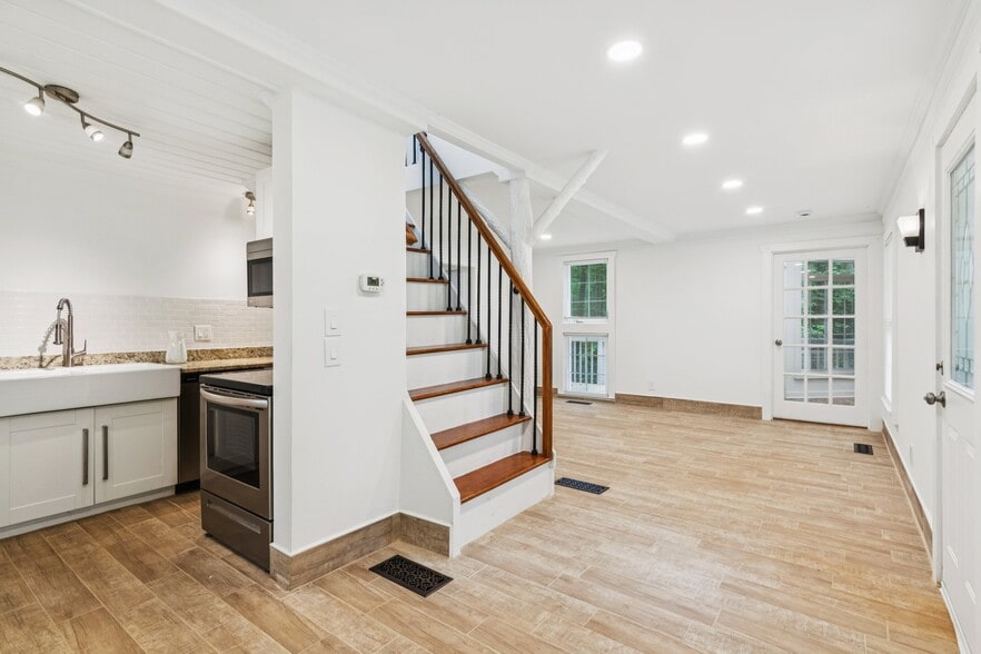 More Photos Of 375 Deerfield Dr, Dahlonega Multifamily For Sale