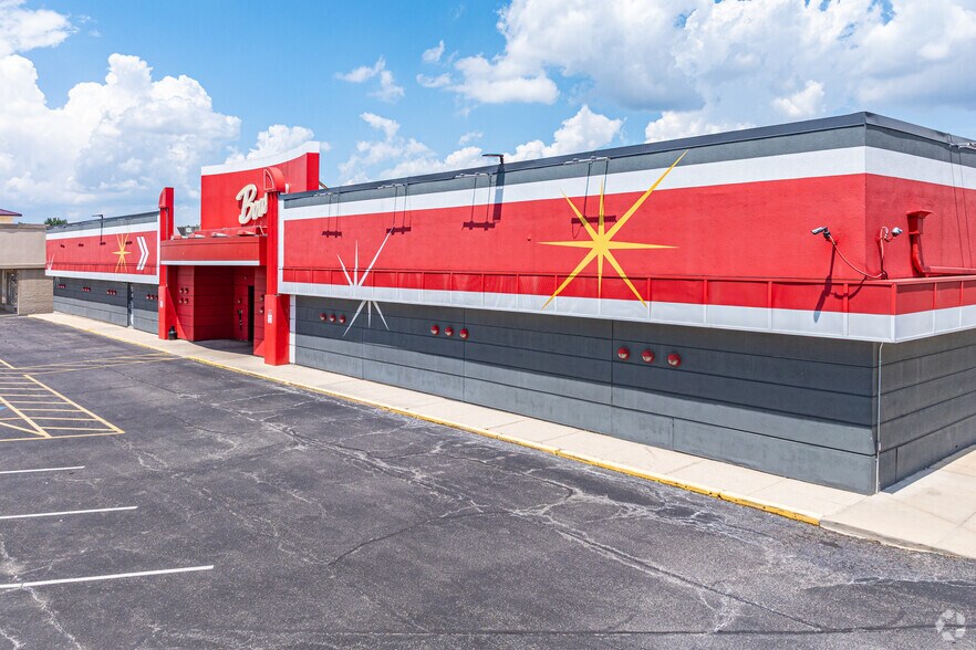 More Photos Of 500-558 E North Ave, Glendale Heights Unknown For Lease