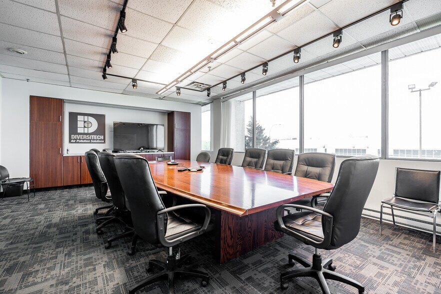 More Photos Of 1200 Av 55e, Montréal Warehouse For Lease